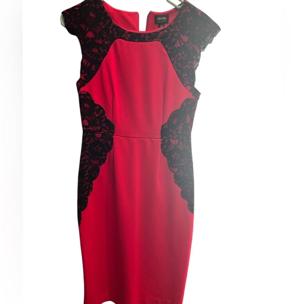 Elegant Red and Black Lace Dress